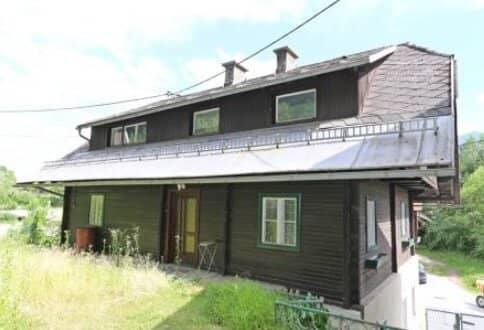 Residential house near Warmbad/Villach: 200m² with balcony, terrace &amp; garages