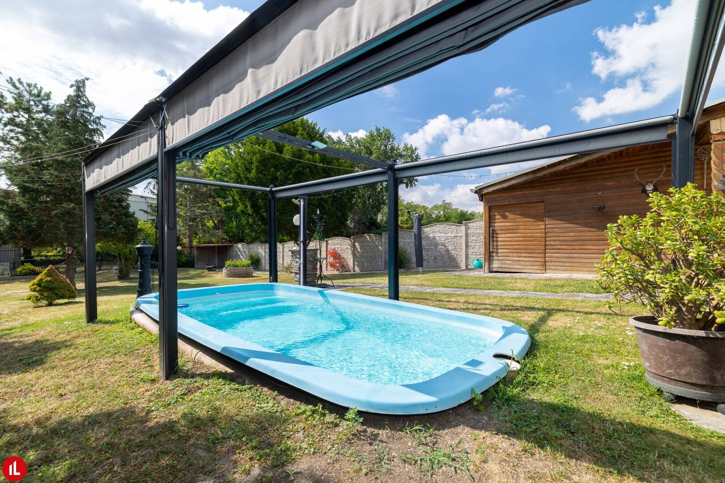 Sehr gepflegtes Wohnhaus mit Garten, Pool & Wellnessbereich in Schwechat