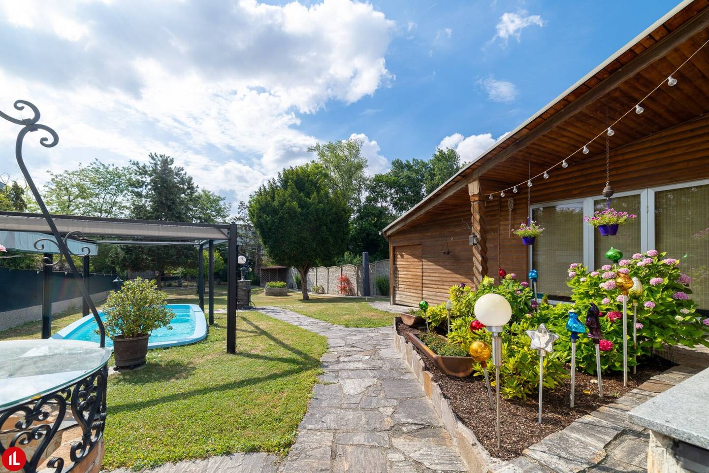 Sehr gepflegtes Wohnhaus mit Garten, Pool & Wellnessbereich in Schwechat