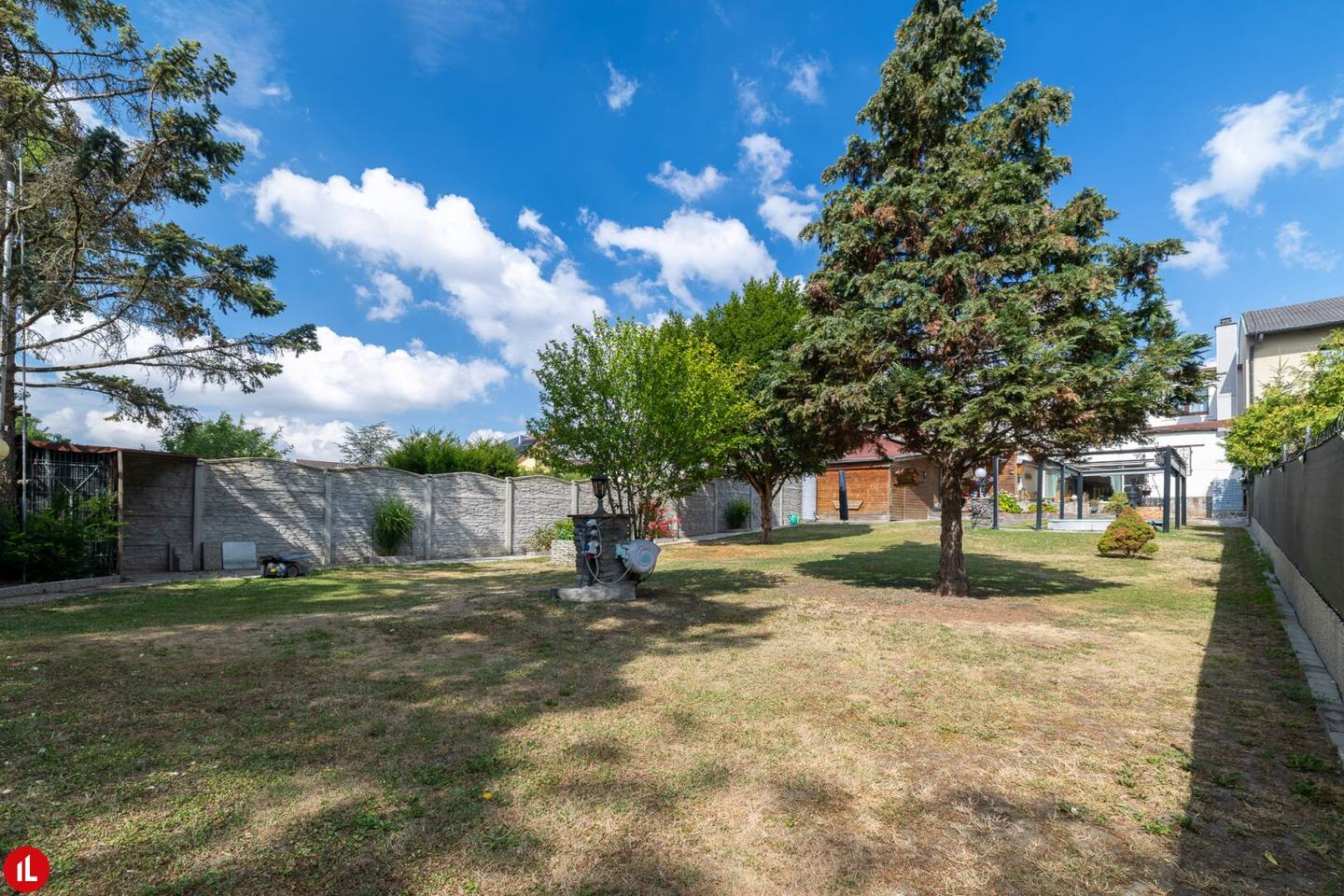 Sehr gepflegtes Wohnhaus mit Garten, Pool & Wellnessbereich in Schwechat