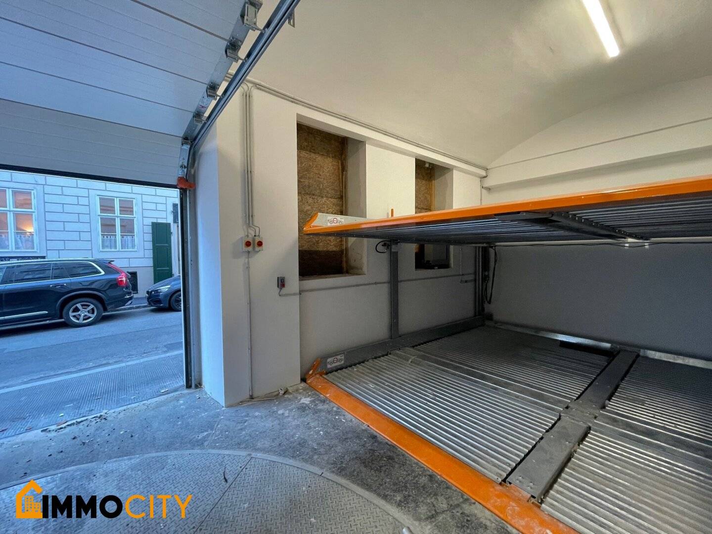 Centrally located garage spaces in the double parking system in 1060 Vienna