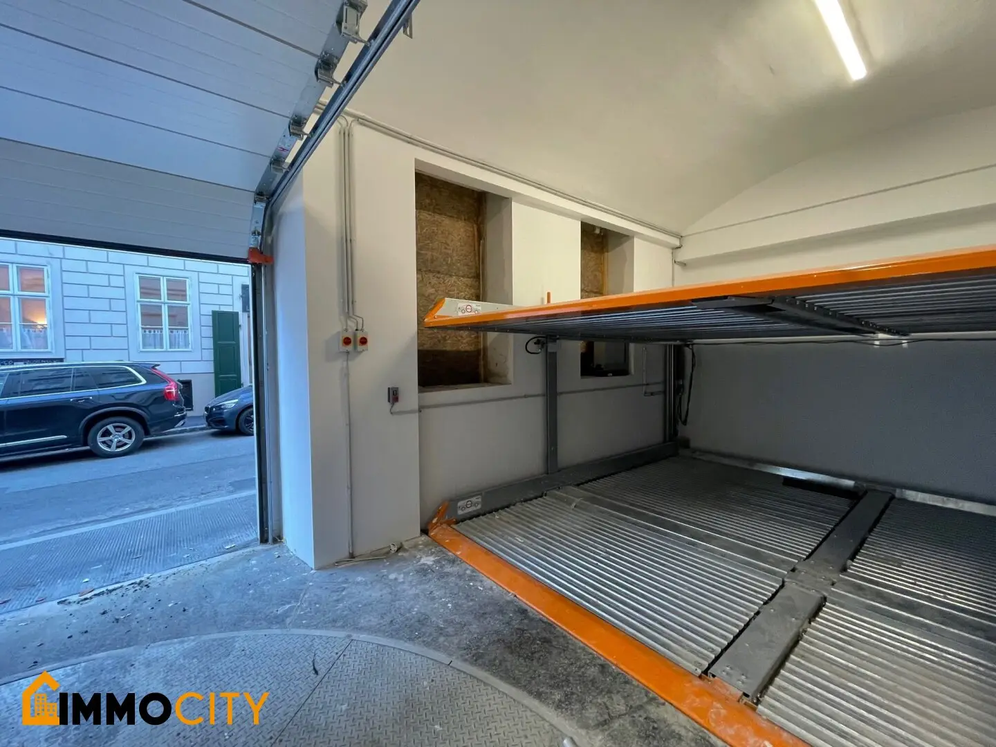 Centrally located garage spaces in the duplex parking system in 1060 Vienna