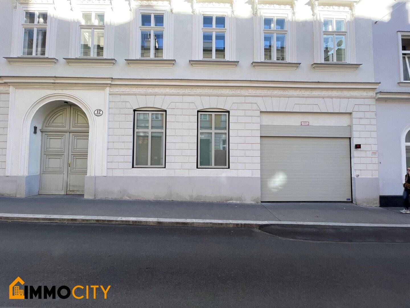 Centrally located garage spaces in the double parking system in 1060 Vienna