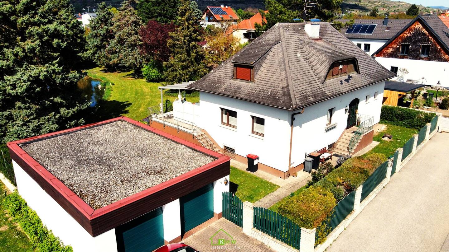 gepflegtes Wohnhaus in Ruhelage mit großem Garten, Schwimmteich und Doppelgarage