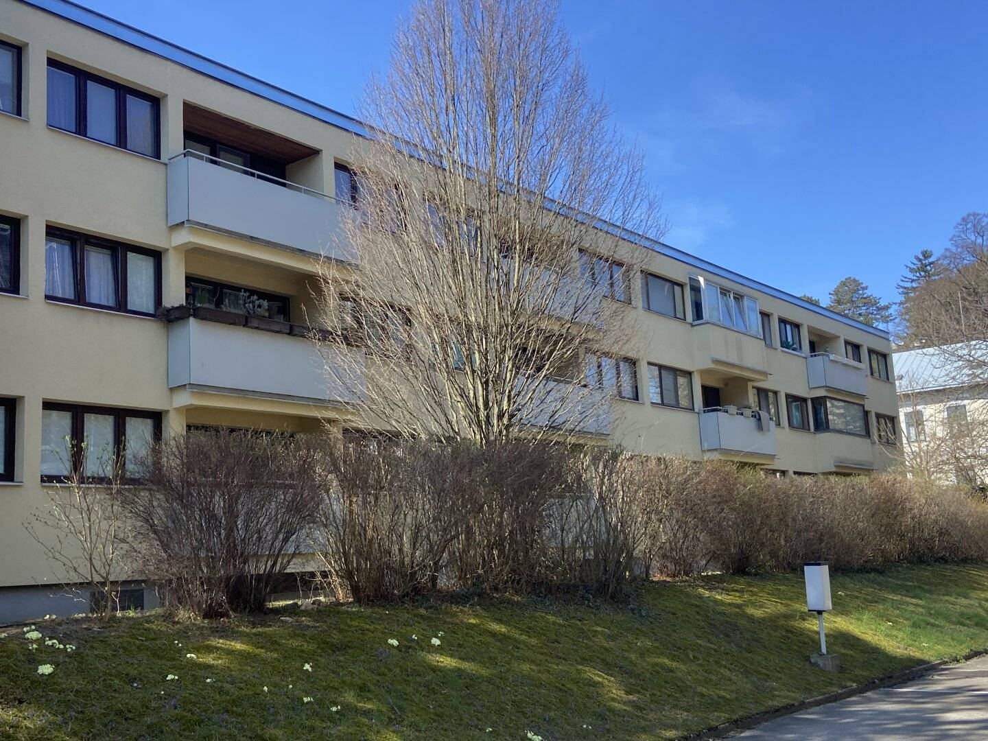 Well-maintained 2-room apartment with Loggia in RODAUN - right next to the Liesingbach