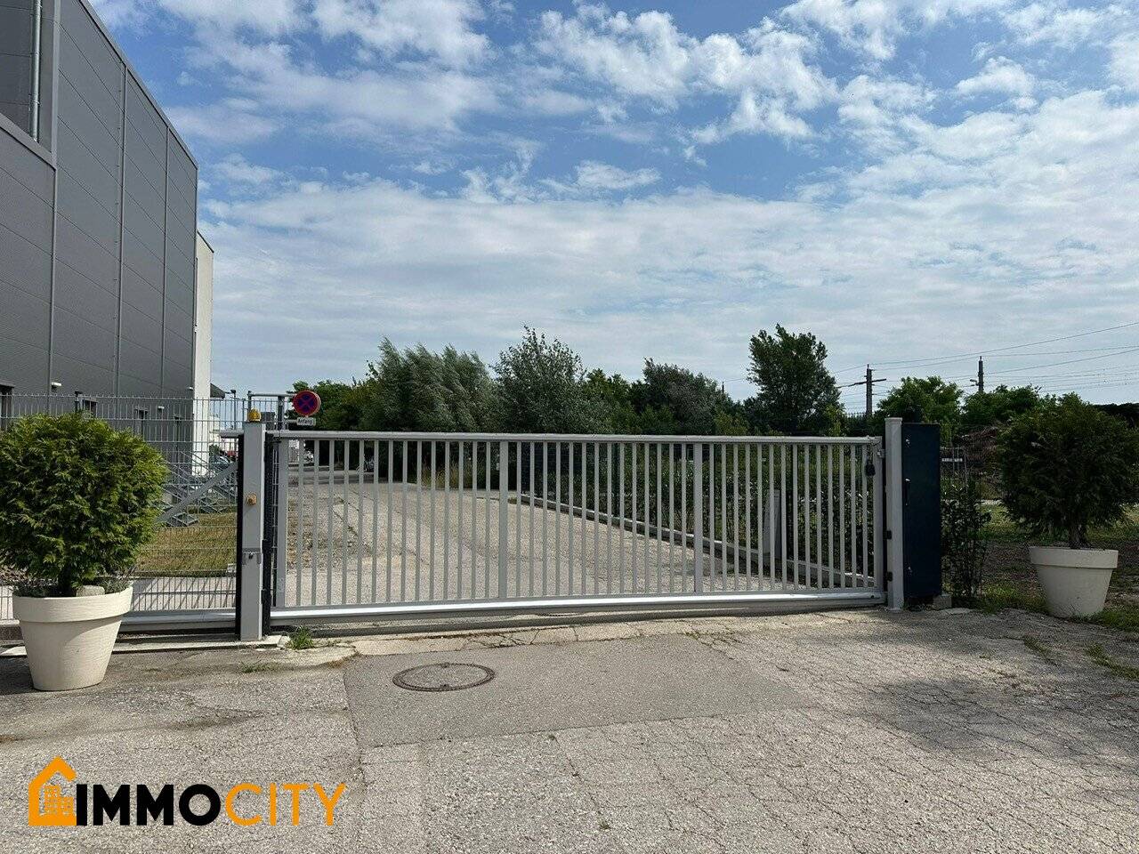 Most modern hall with 890 m² in Leobendorf, ideal for storage purposes