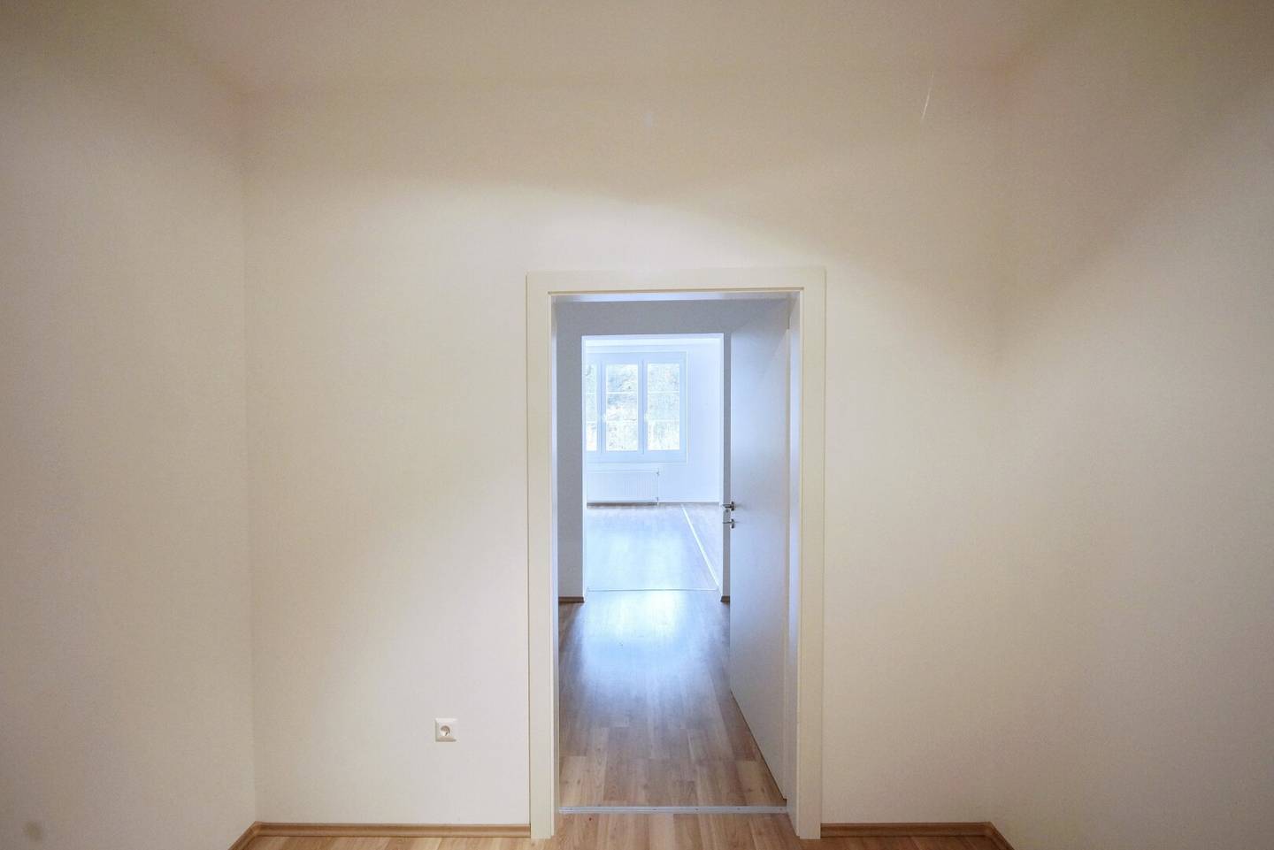 Unique apartment with garden: ideal for residential or commercial purposes