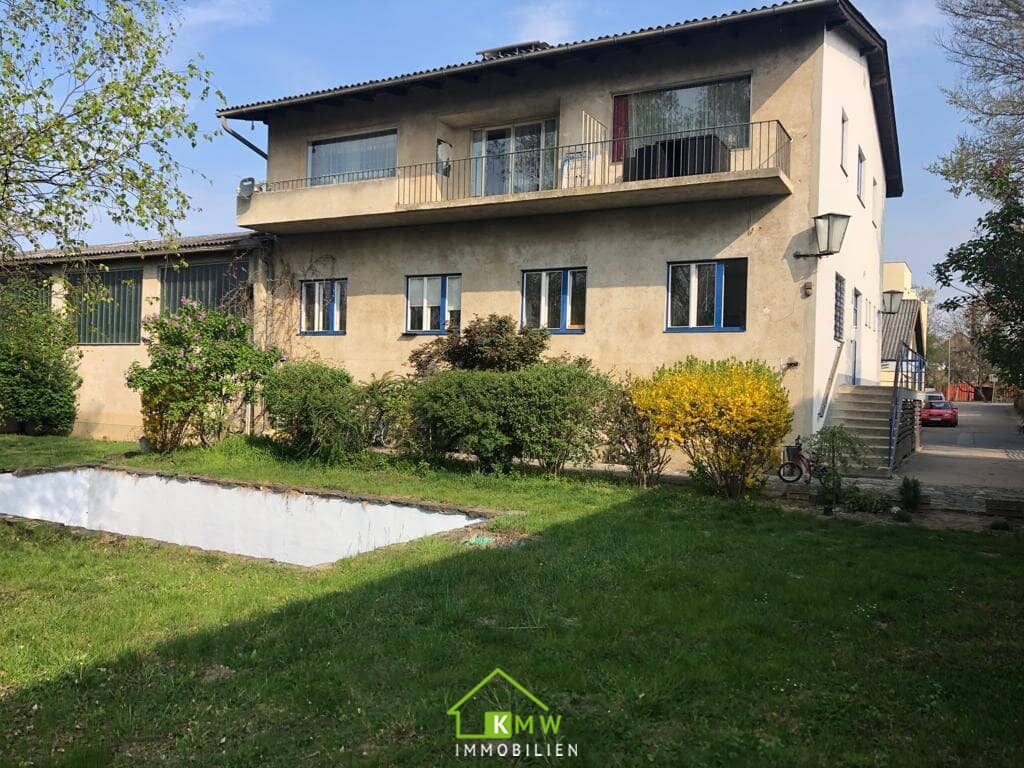 Commercial property with approx. 550 m² (offices, warehouse) in a good location