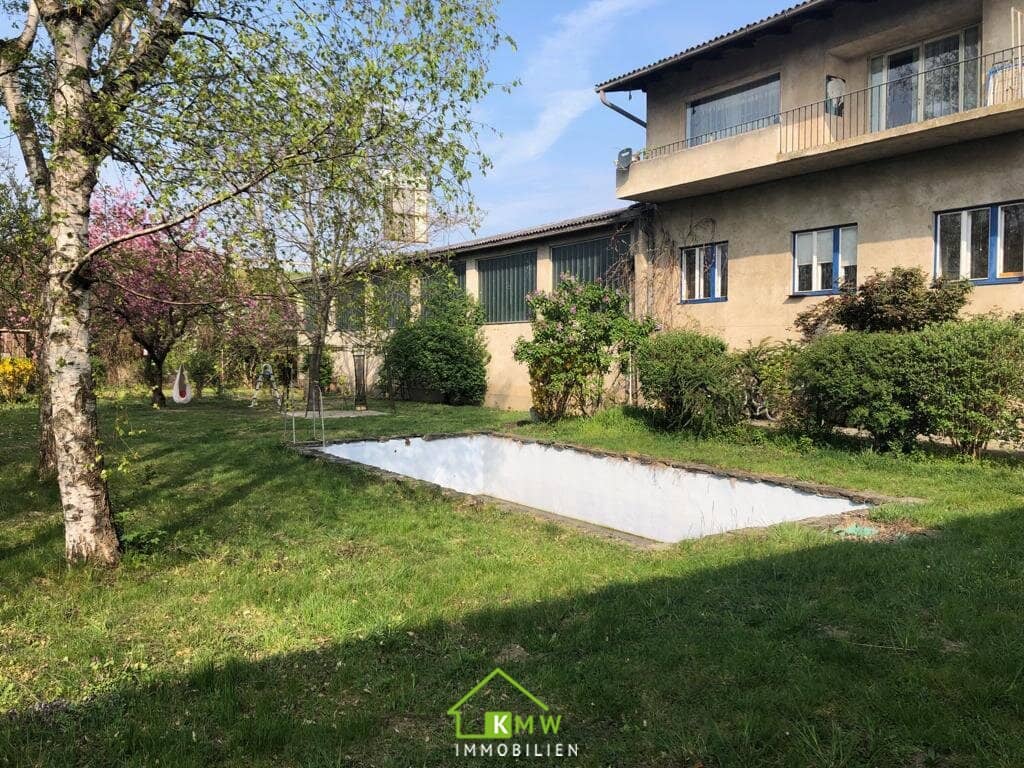 Commercial property with approx. 550 m² (offices, warehouse) in a good location