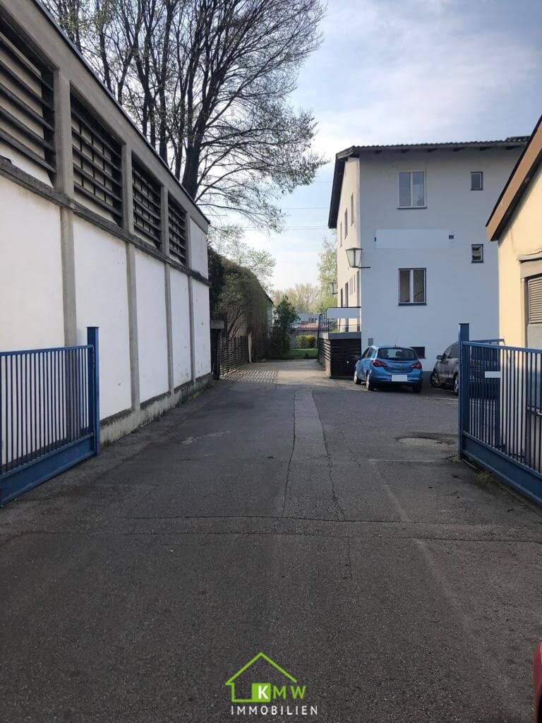 Commercial property with approx. 550 m² (offices, warehouse) in a good location