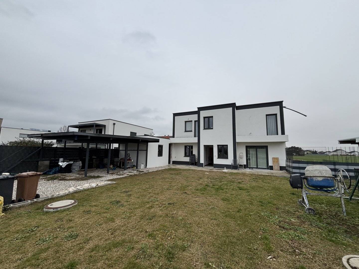 Modernes Zweifamilienhaus in Wels/ Unterhart