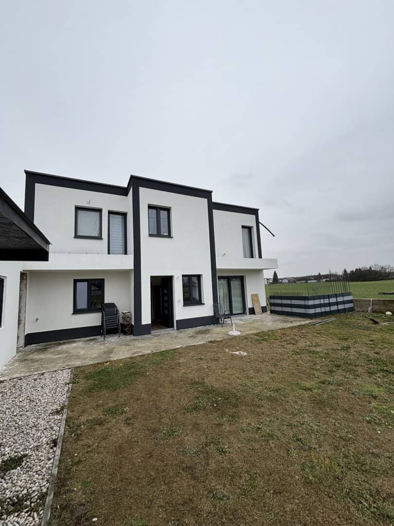 Modernes Zweifamilienhaus in Wels/ Unterhart