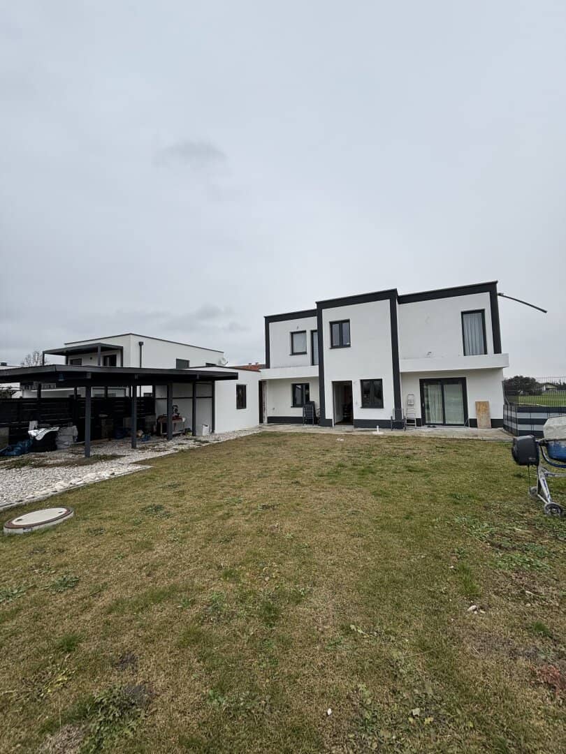Modernes Zweifamilienhaus in Wels/ Unterhart