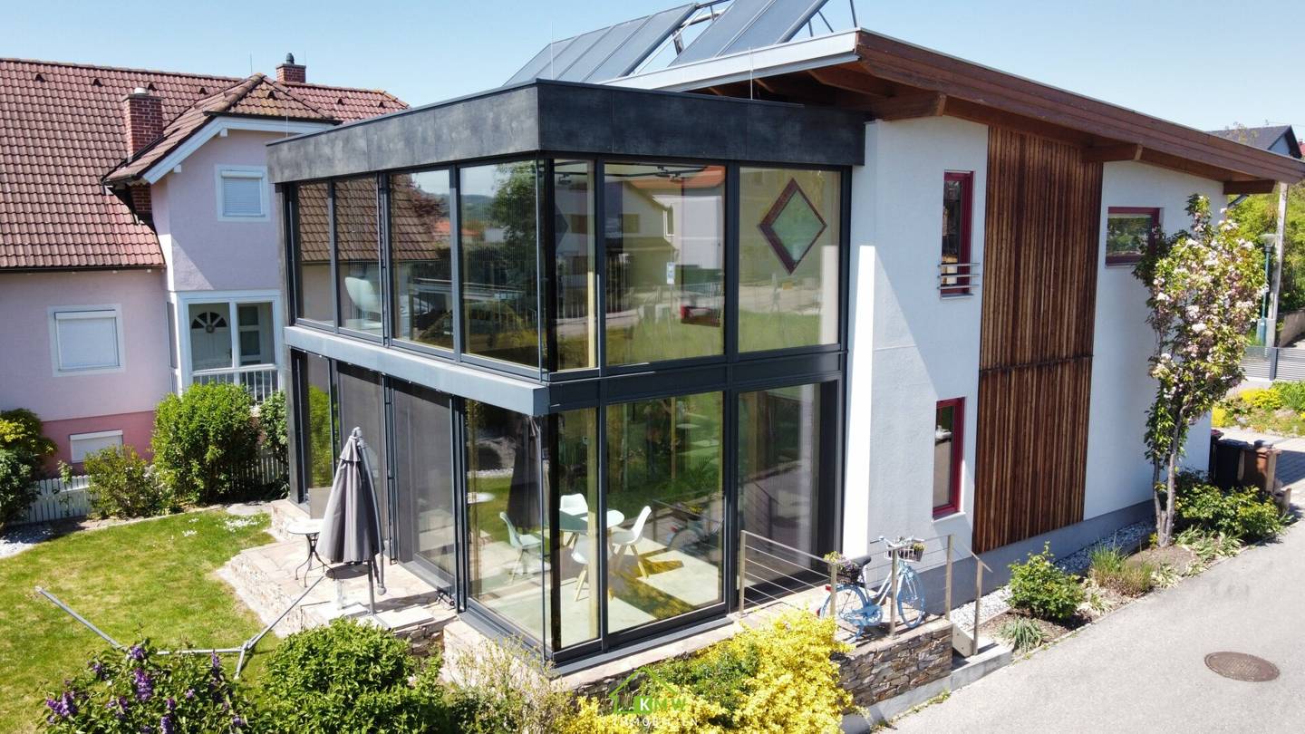 NEU AM MARKT: Exklusives Einfamilienhaus mit Wintergarten und Blick auf das Benediktinerstift Göttweig
