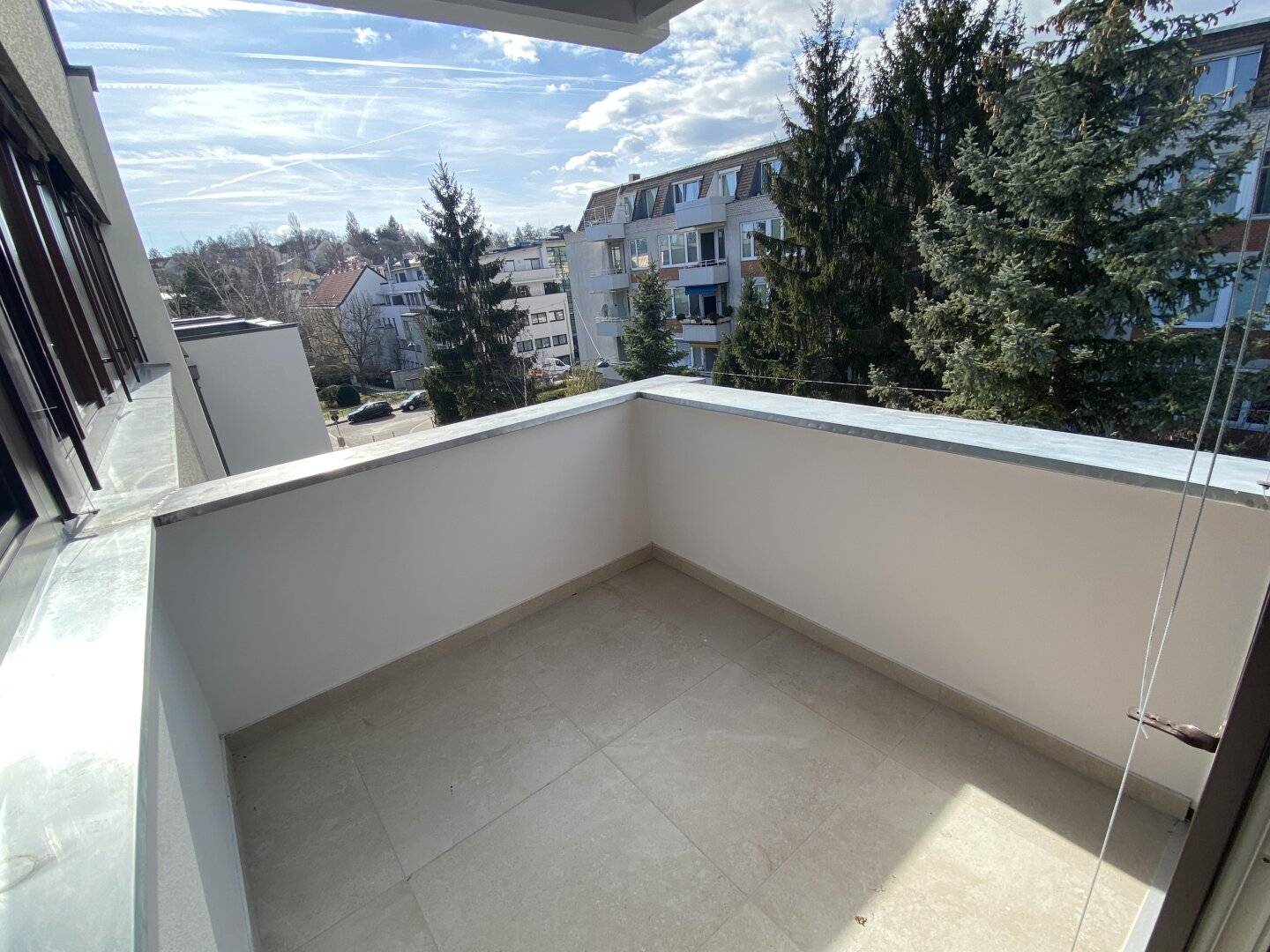 GERSTHOF - helle, neuwertige  3 Zimmer Wohnung mit Loggia - bis März 2027 vermietet
