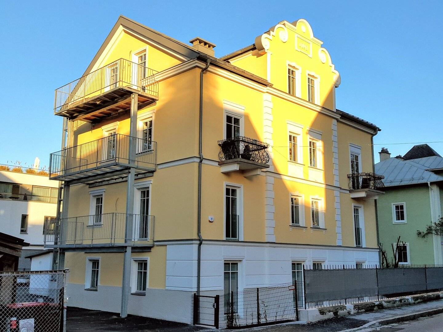 Tenanted old building apartment in Salzburg turn of the century villa Riedenburg