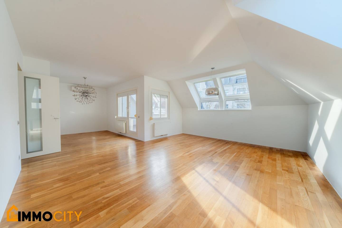 Exclusive attic maisonette jewel 5 rooms + roof terrace in Döbling + garage