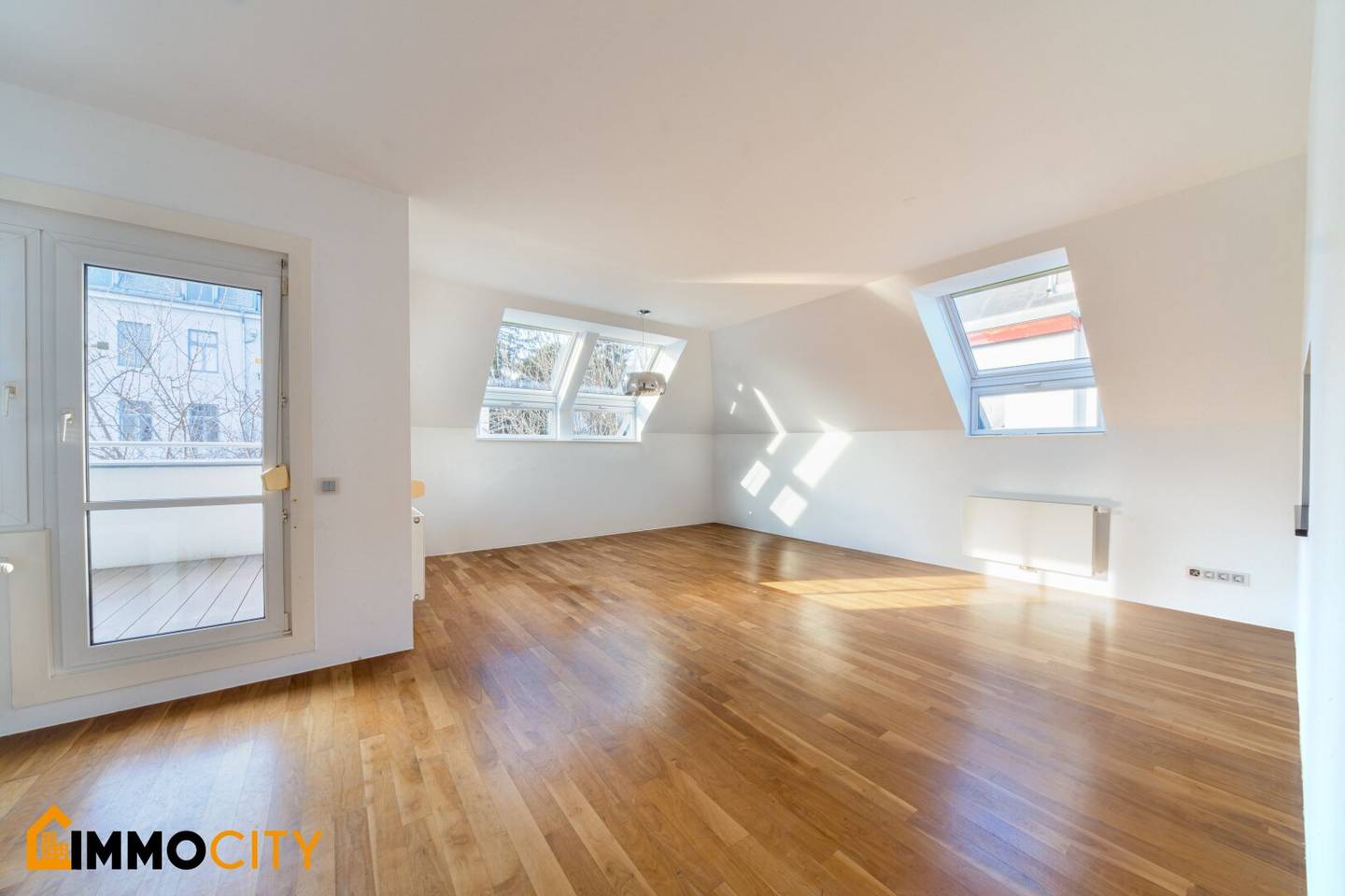 Exclusive attic maisonette jewel 5 rooms + roof terrace in Döbling + garage