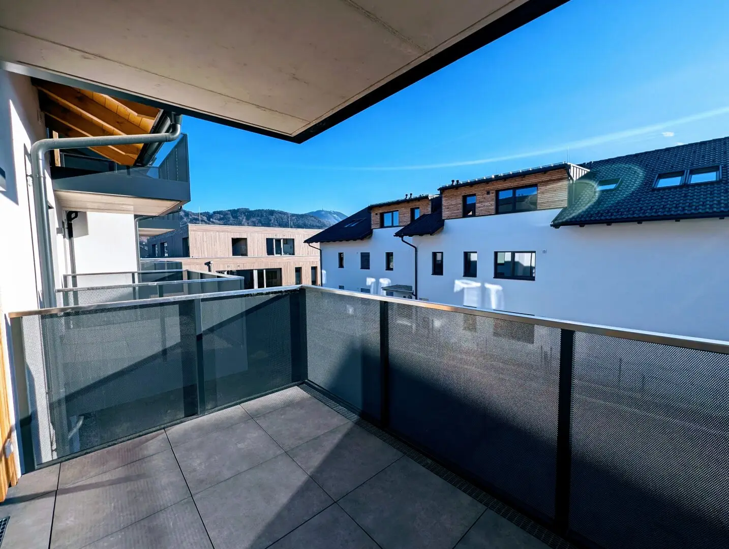 Spacious four room first occupancy apartment with balcony in the town centre of Hallwang