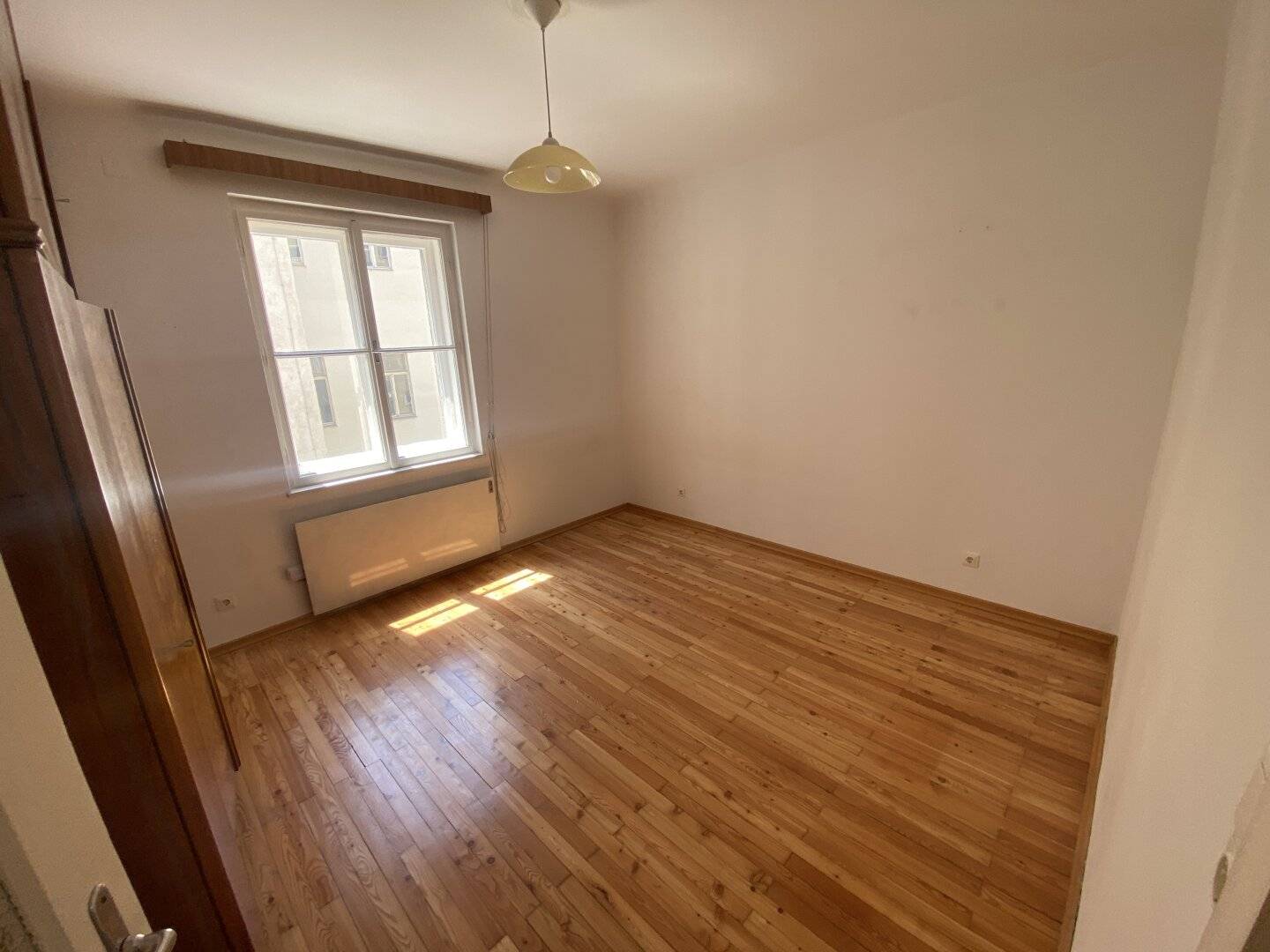 Gepflegte 3 Zimmer Wohnung mit Lift neben dem Botanischen Garten