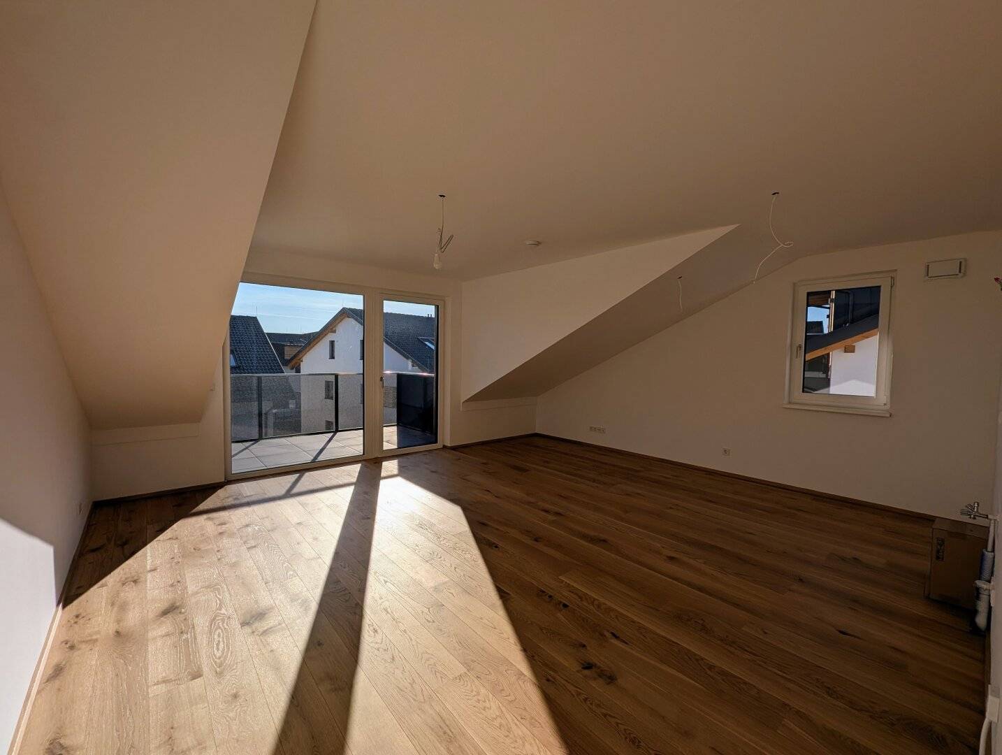 Charming 4 room attic first occupancy apartment with balcony in the town center of Hallwang