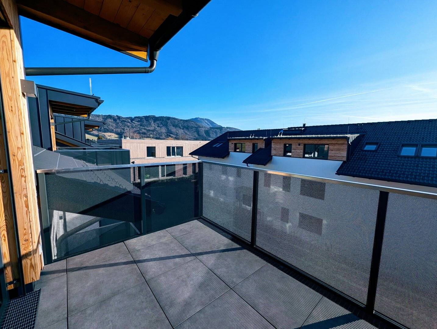 Charming 4 room attic first occupancy apartment with balcony in the town center of Hallwang
