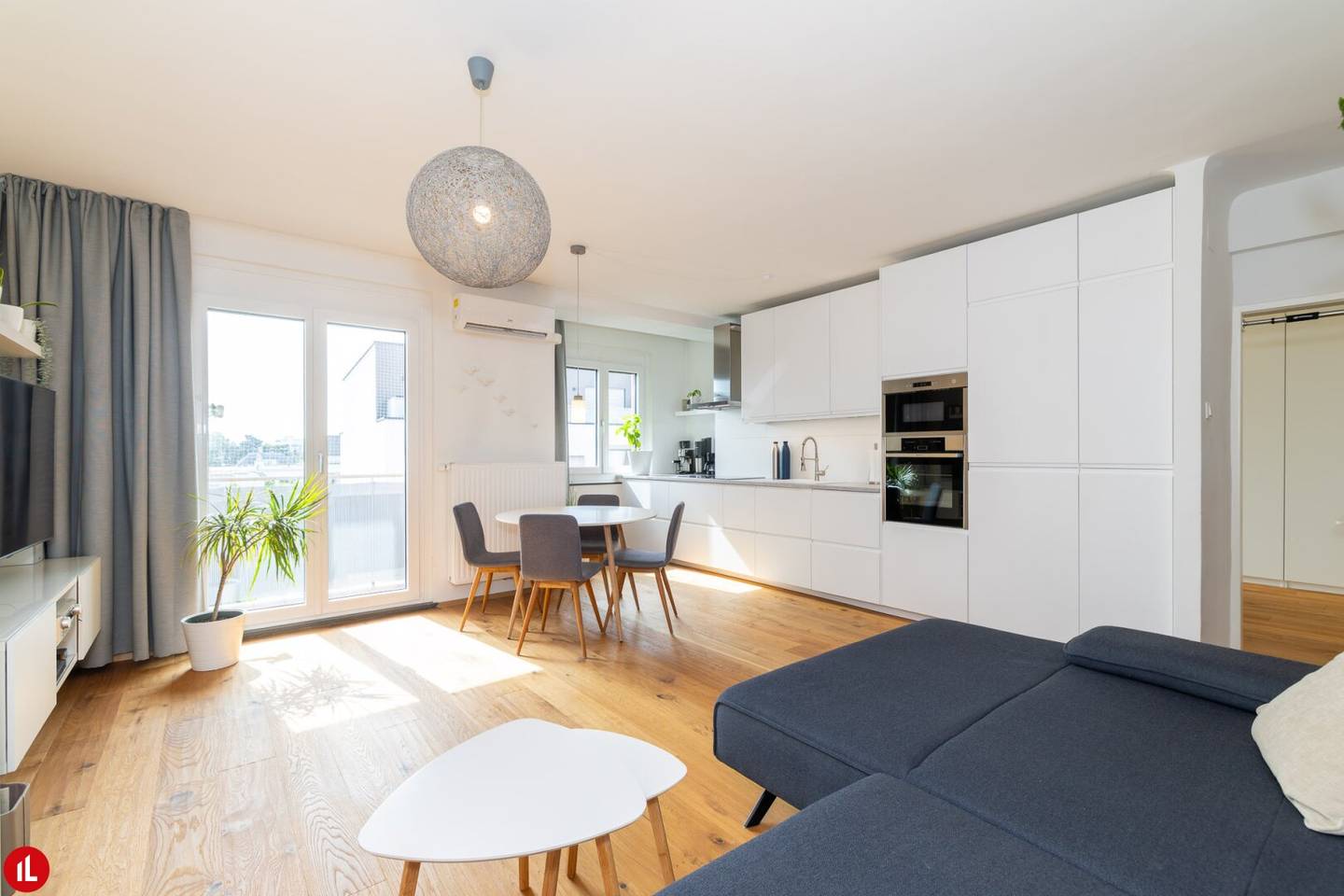 Modernisierte 2-Zimmer-Wohnung mit zwei Loggien | Klimaanlage | gepflegter Zustand