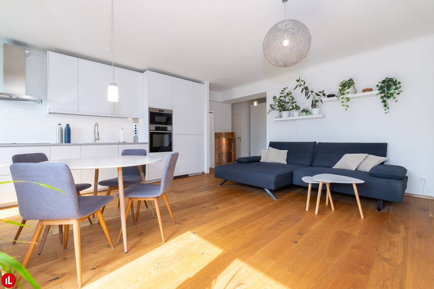Modernisierte 2-Zimmer-Wohnung mit zwei Loggien | Klimaanlage | gepflegter Zustand