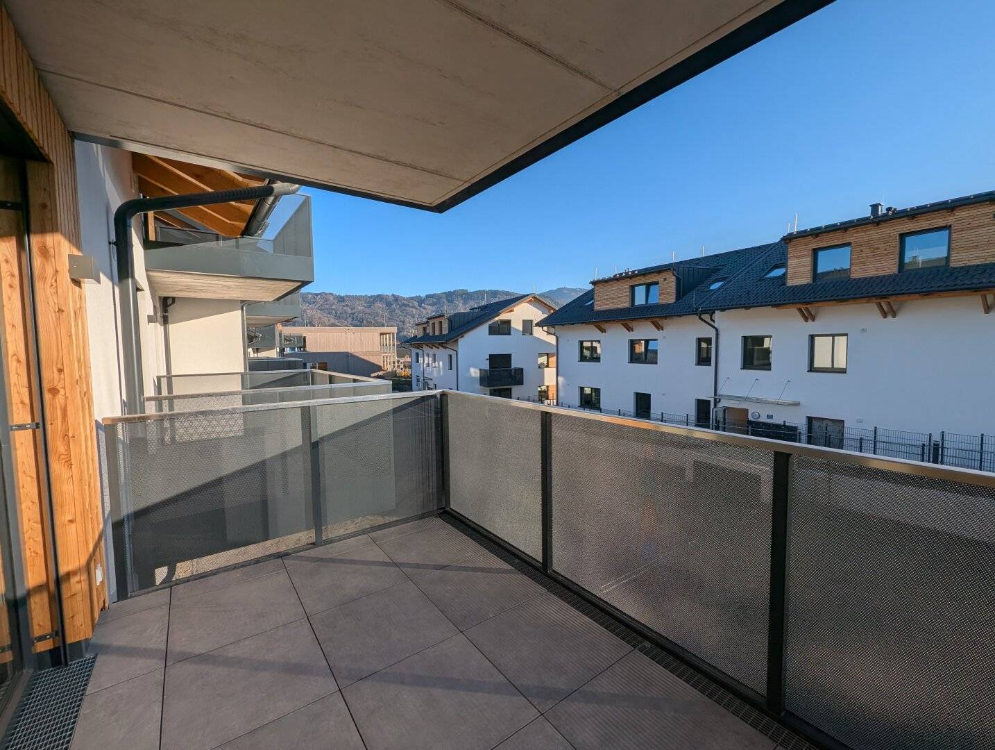 Pure Luxury: Barrier Free 102 m² First Occupancy Apartment in Hallwang Town Centre