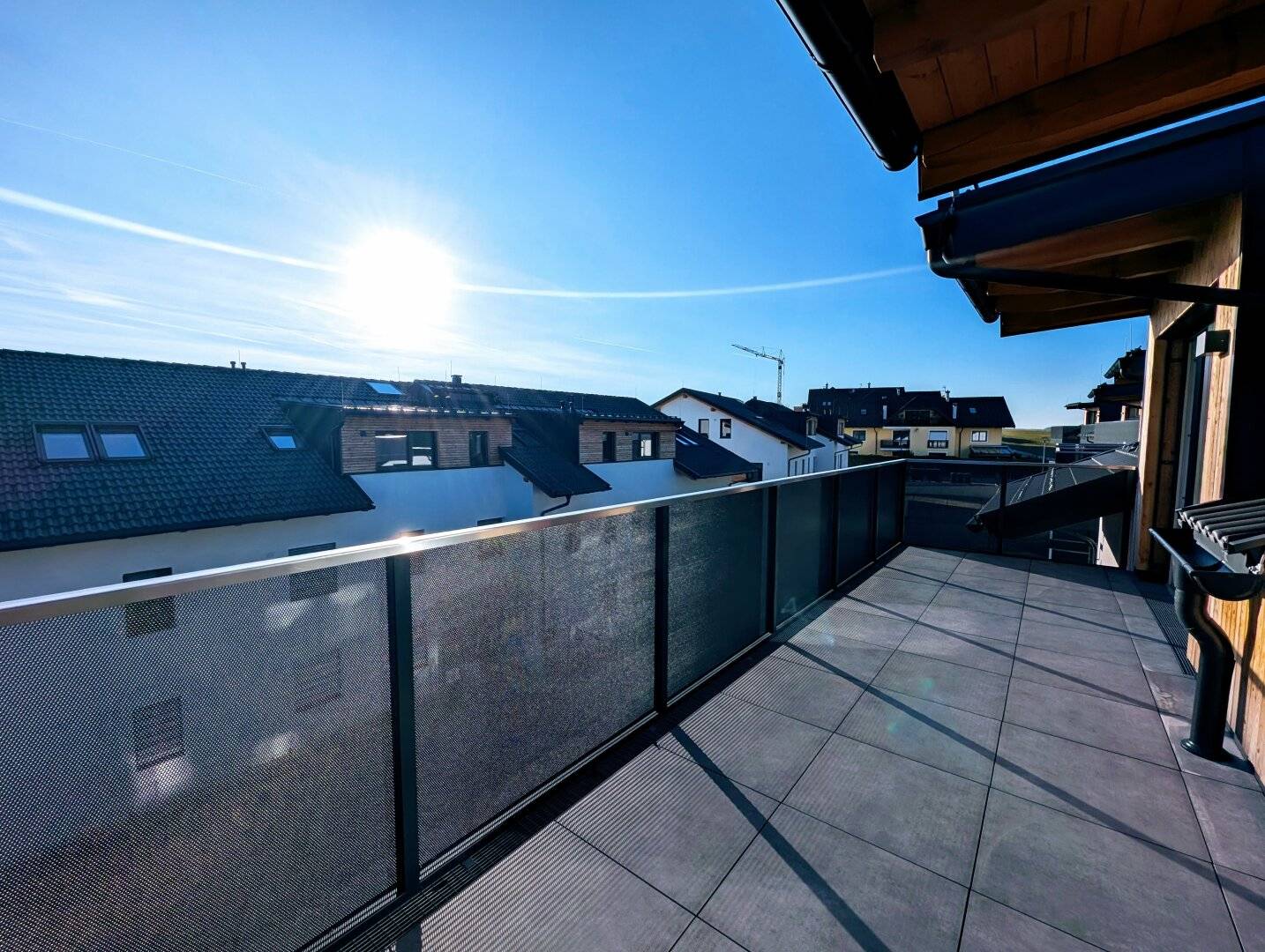 Ortszentrum Hallwang: Großzügige 4 Zimmer-Dachgeschoss-Erstbezugs-Wohnung mit großem Balkon!