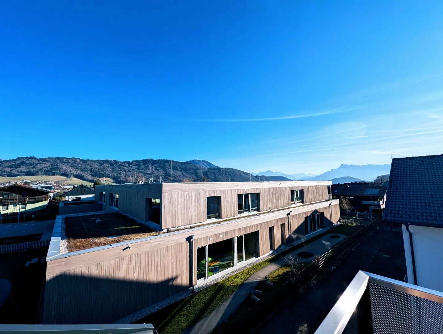 Hallwang town center: Spacious 4-room attic first-occupancy apartment with a large balcony
