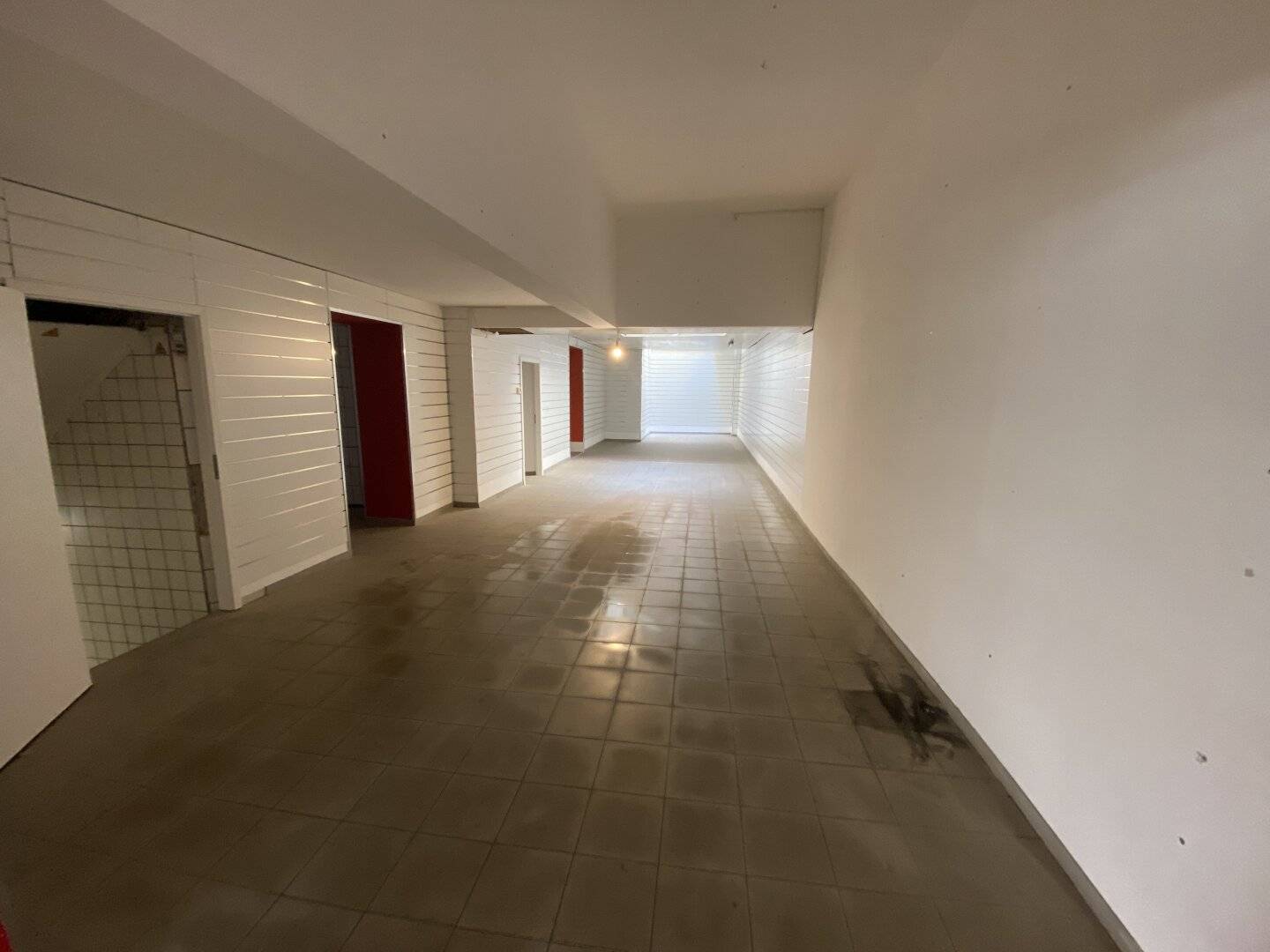 Spacious corner commercial premises on Klosterneuburgerstraße