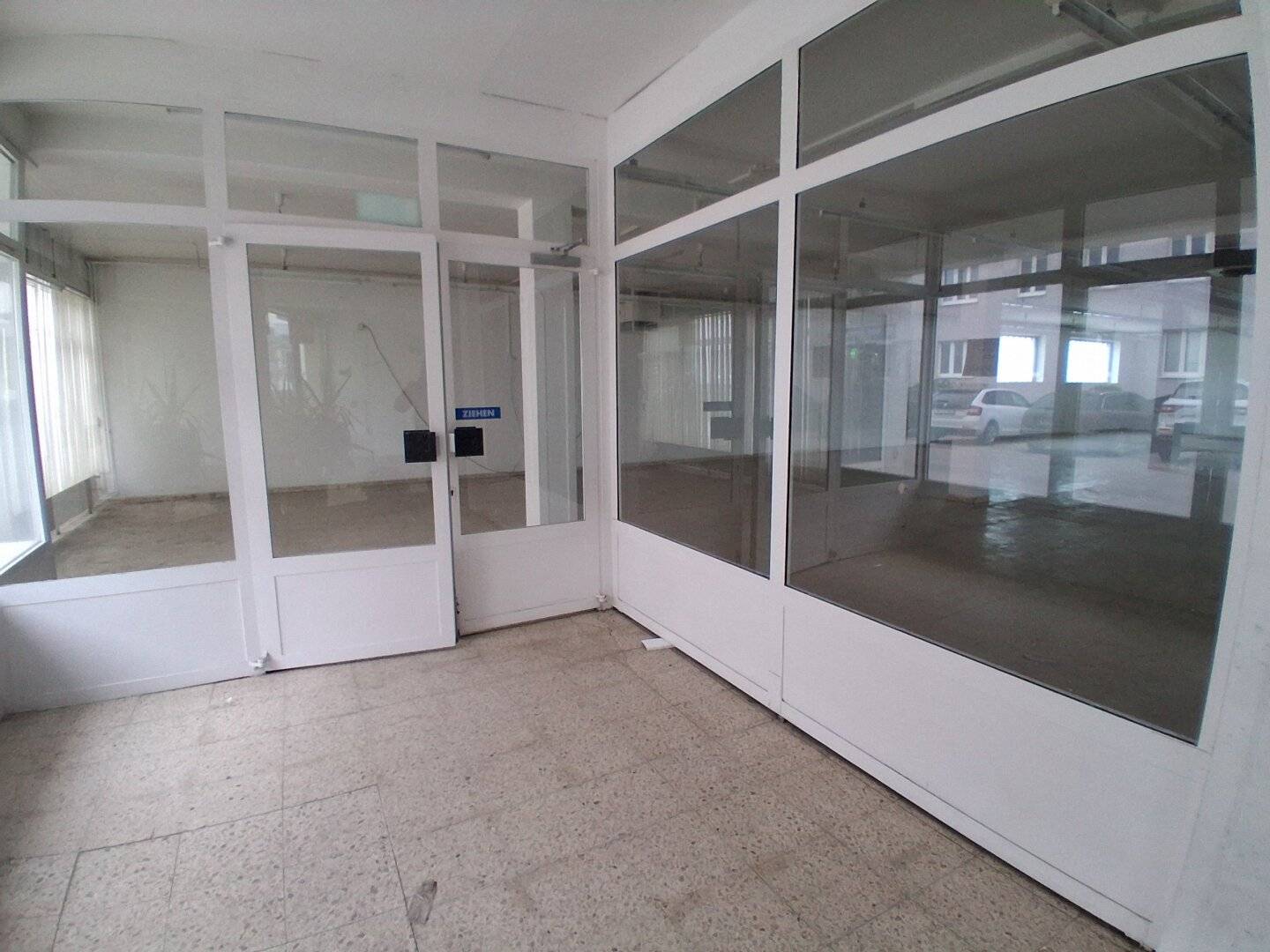 Retail space for sale in a highly frequented location