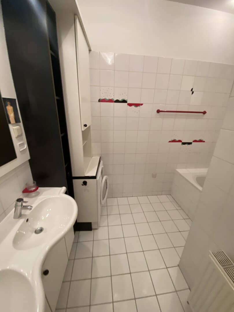 Generous, quiet two room apartment in the first district near Kärntner Straße