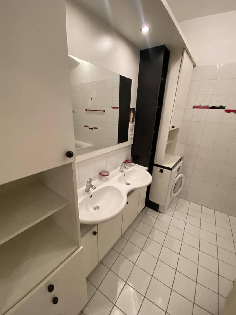 Generous, quiet two room apartment in the first district near Kärntner Straße