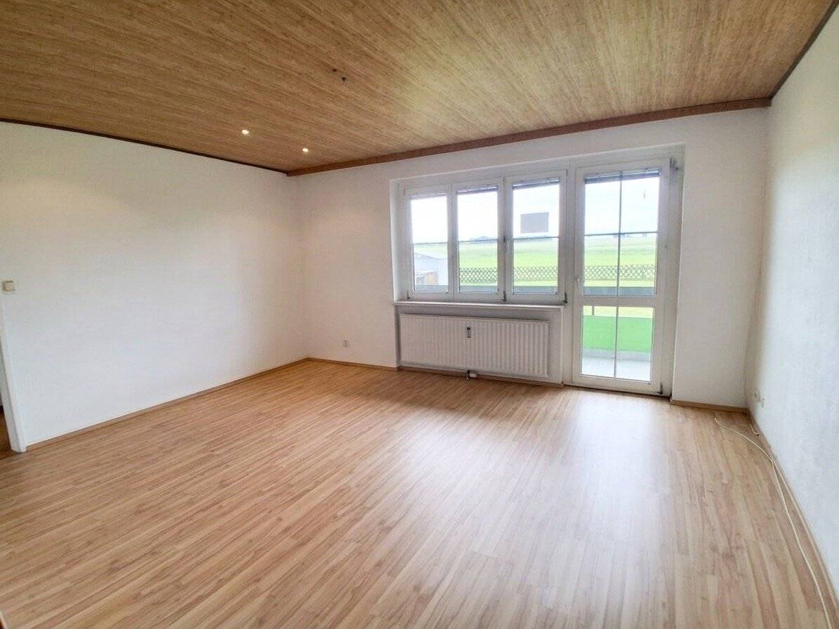 Geräumige 3-Zimmer-Wohnung mit Balkon und Garten in Ortsrandlage von Allentsteig