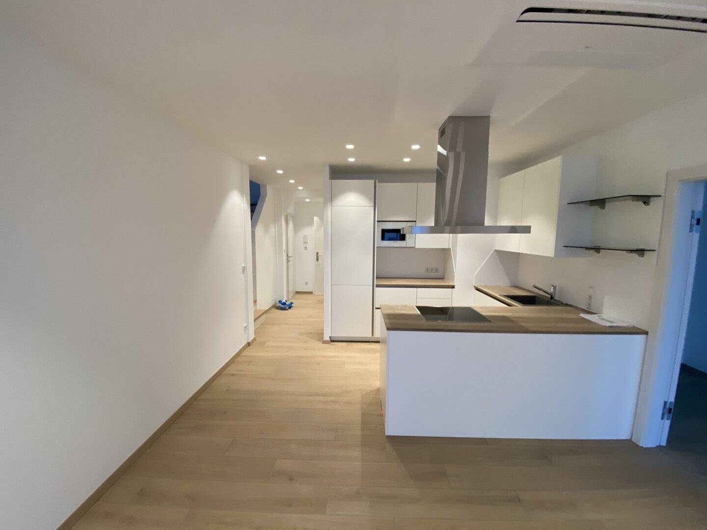 ERSTBEZUG  -  top ausgestattete 3 Zimmer Maisonettewohnung mit Terrasse, Nähe Bahnhof Floridsdorf