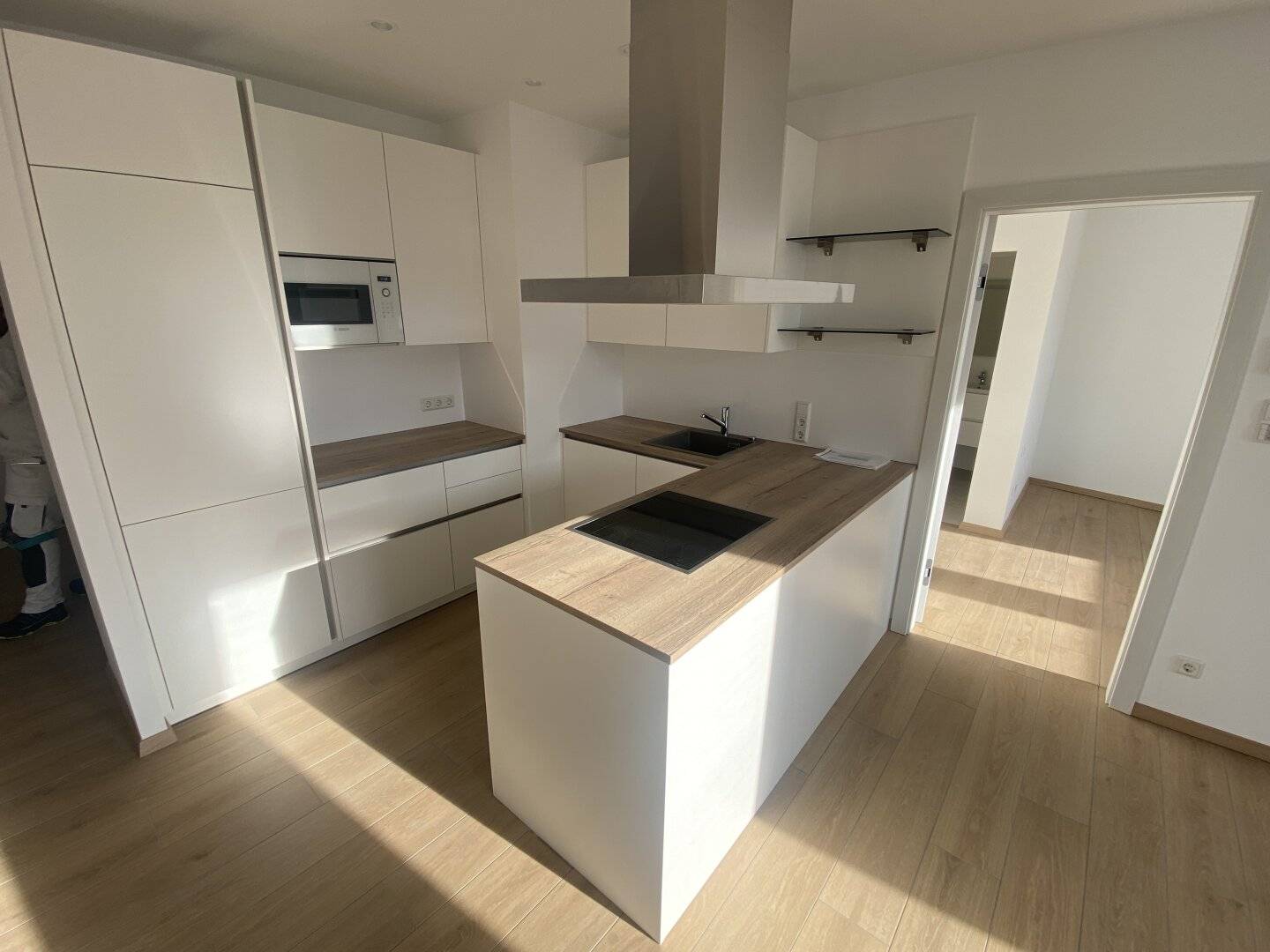 ERSTBEZUG  -  top ausgestattete 3 Zimmer Maisonettewohnung mit Terrasse, Nähe Bahnhof Floridsdorf