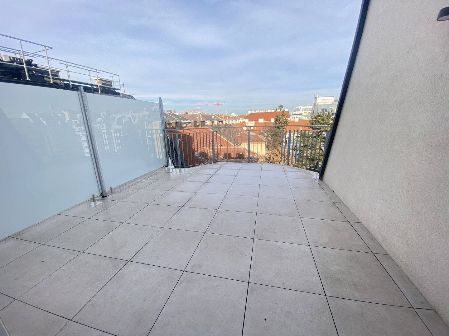 ERSTBEZUG  -  top ausgestattete 3 Zimmer Maisonettewohnung mit Terrasse, Nähe Bahnhof Floridsdorf