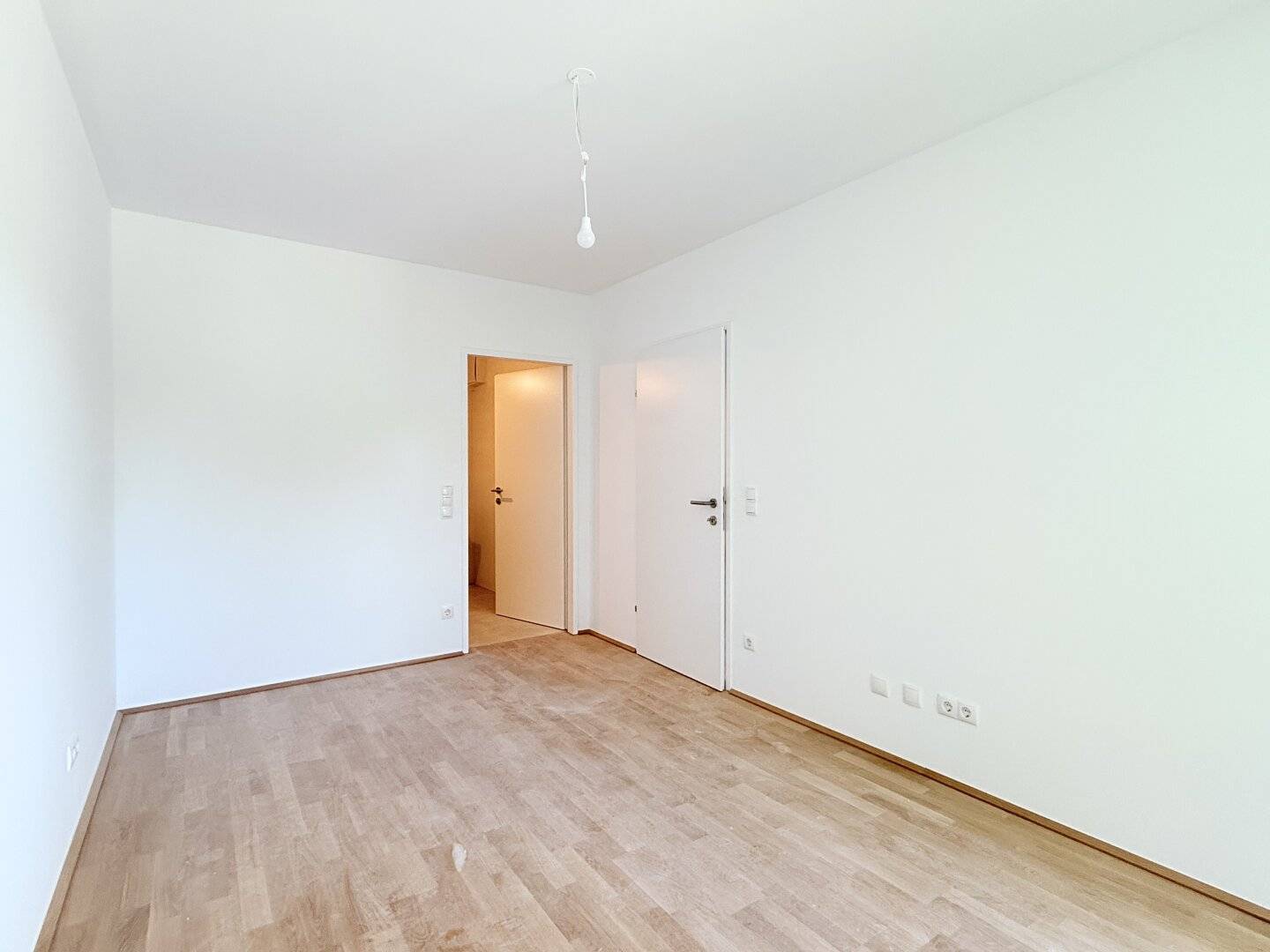 No commission! Beautiful first occupancy with garden