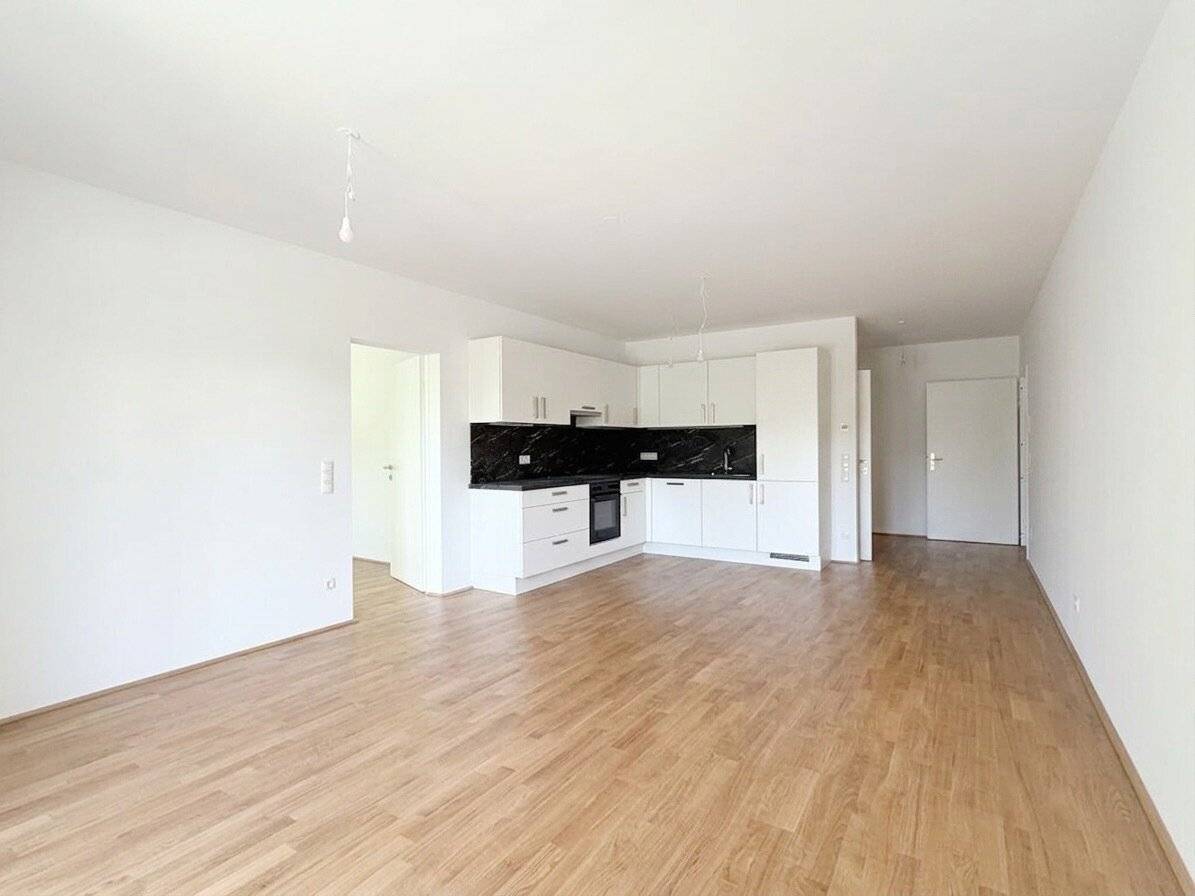 No commission! Beautiful first occupancy with garden