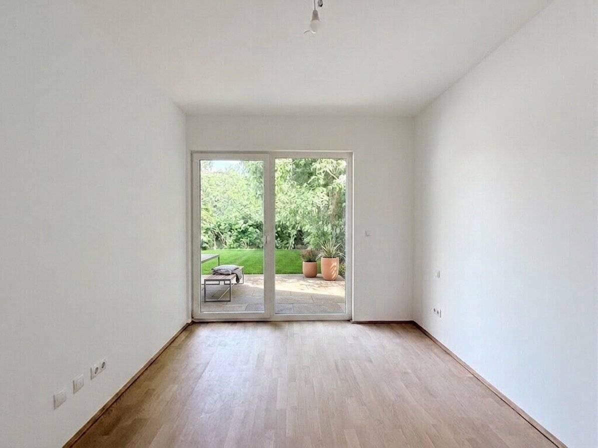 No commission! Beautiful first occupancy with garden