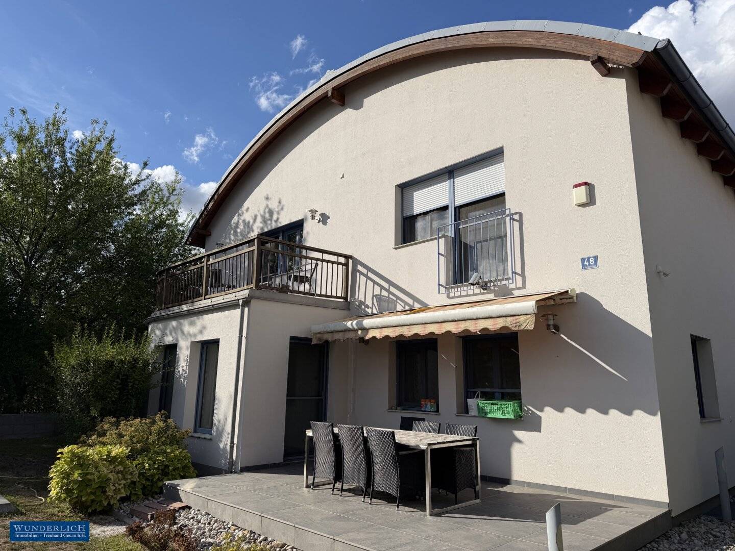 Richtpreis-Großzügiges Einfamilienhaus mit 360 m² Nutzfläche, Garage und Swimmingpool!