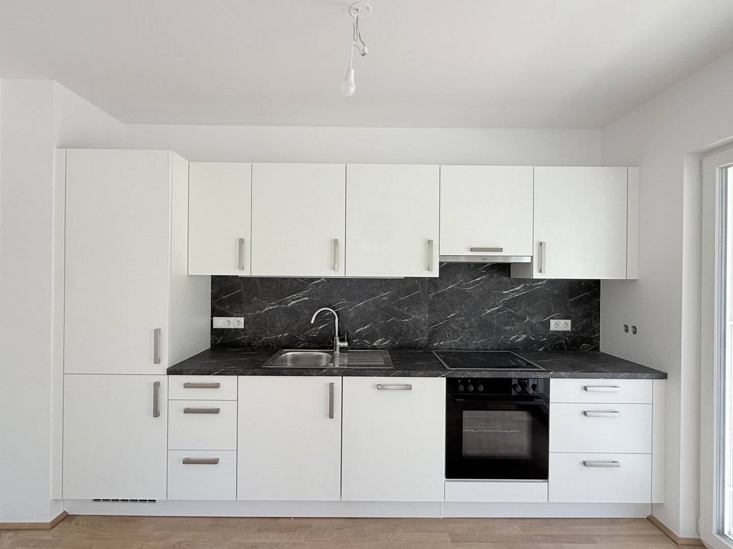 Dreamlike three-room apartment with garden near the subway