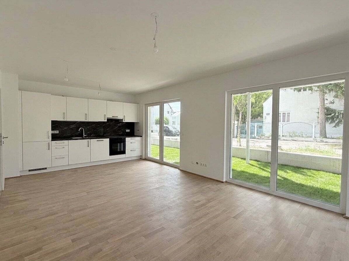 Dreamlike three-room apartment with garden near the subway