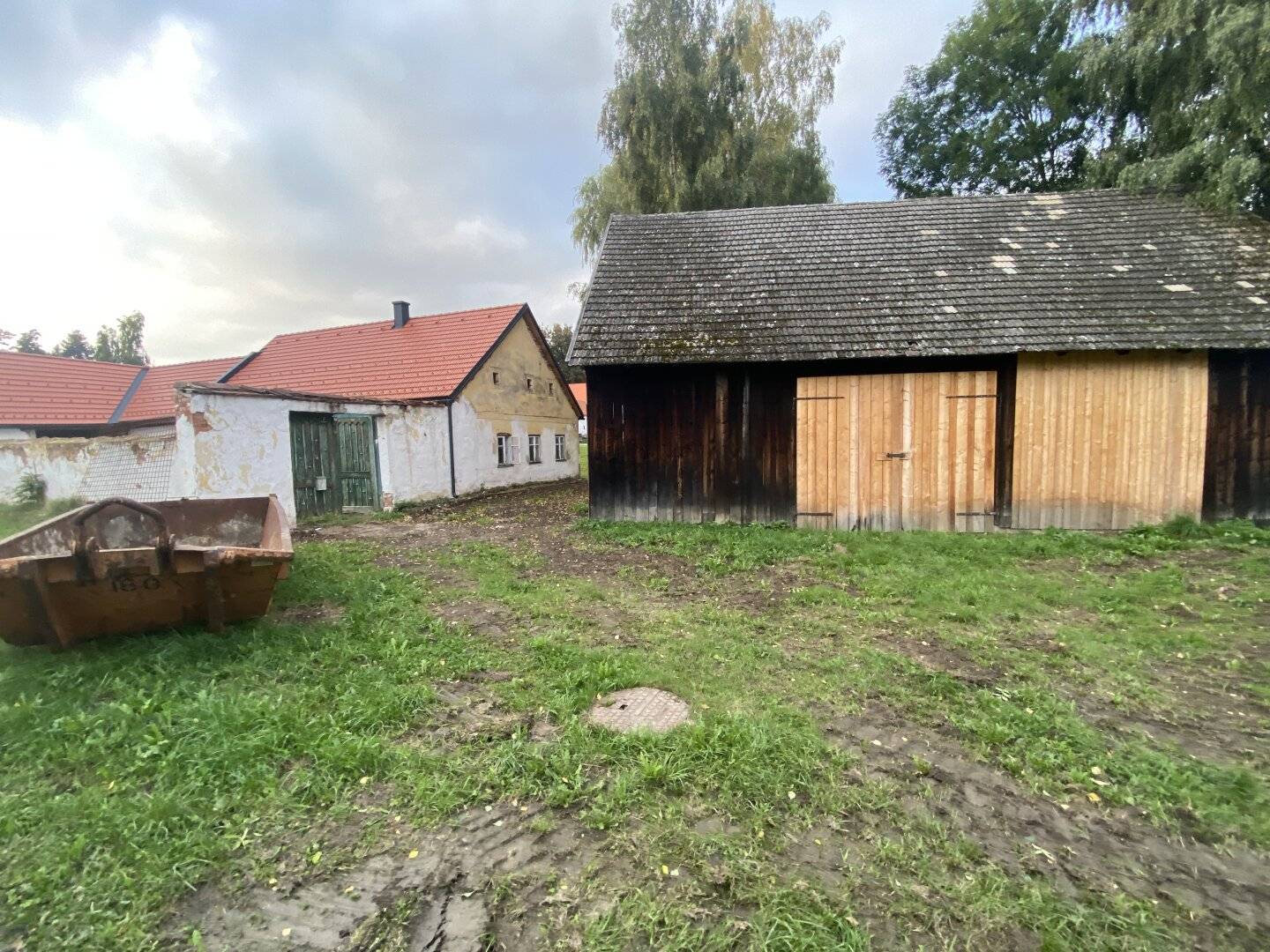 Ehemaliges Bauernhaus mit Scheune mit viel Potential  -  renovierungsbedürftig