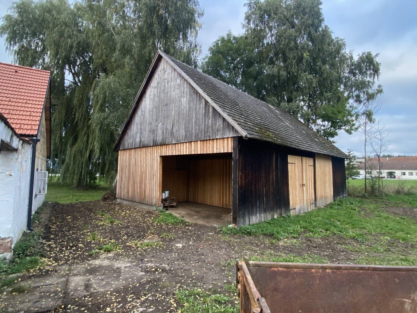 Ehemaliges Bauernhaus mit Scheune mit viel Potential  -  renovierungsbedürftig