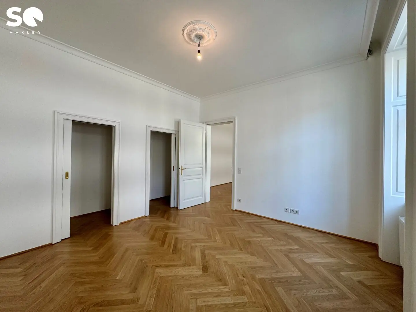 #SQ Near Kutschkermarkt: 3 room old building apartment for sale