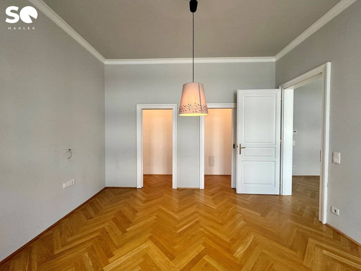 #SQ Near Kutschkermarkt: 3 room old building apartment for sale