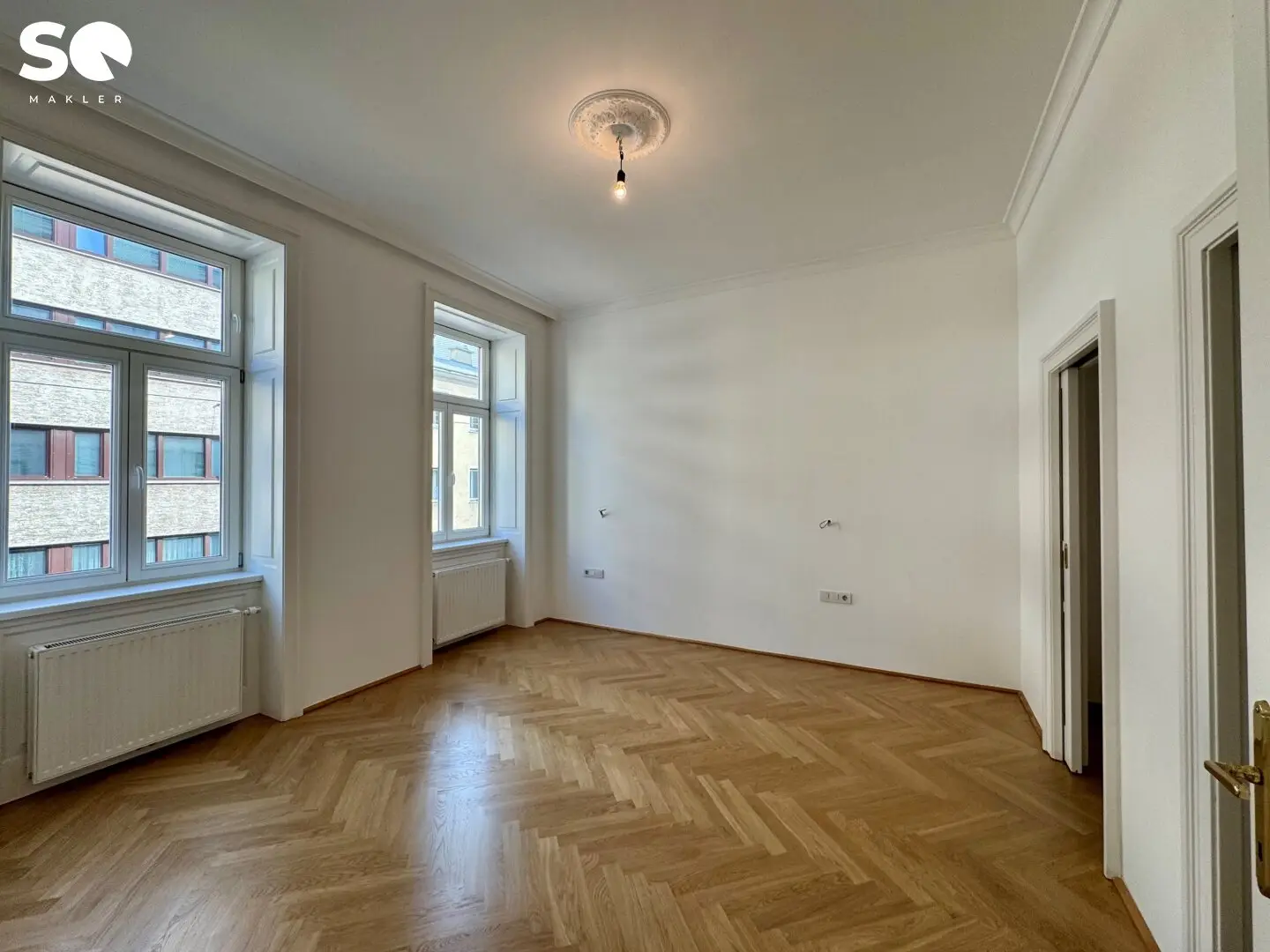 #SQ Near Kutschkermarkt: 3 room old building apartment for sale